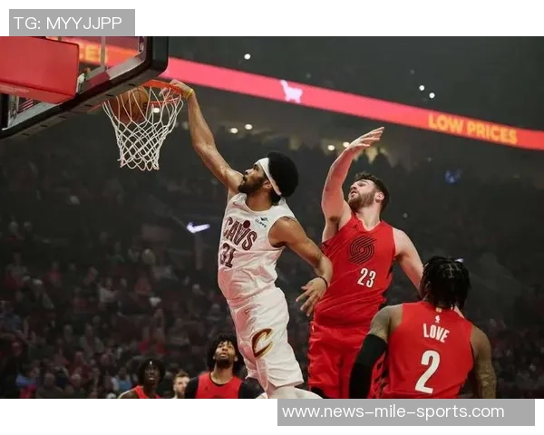 阿伦表现出色9投5中贡献11分10篮板2次抢断助力球队战胜对手